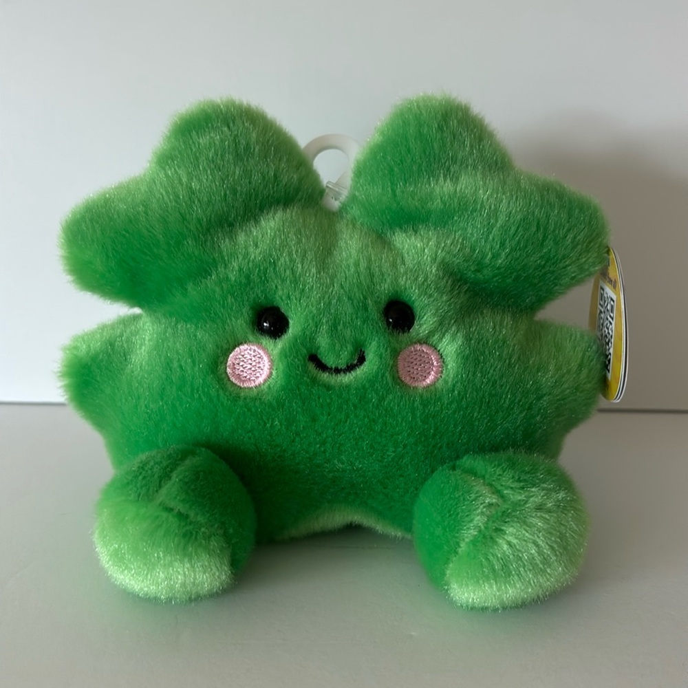 Chance Clover 🍀 Palm Pals